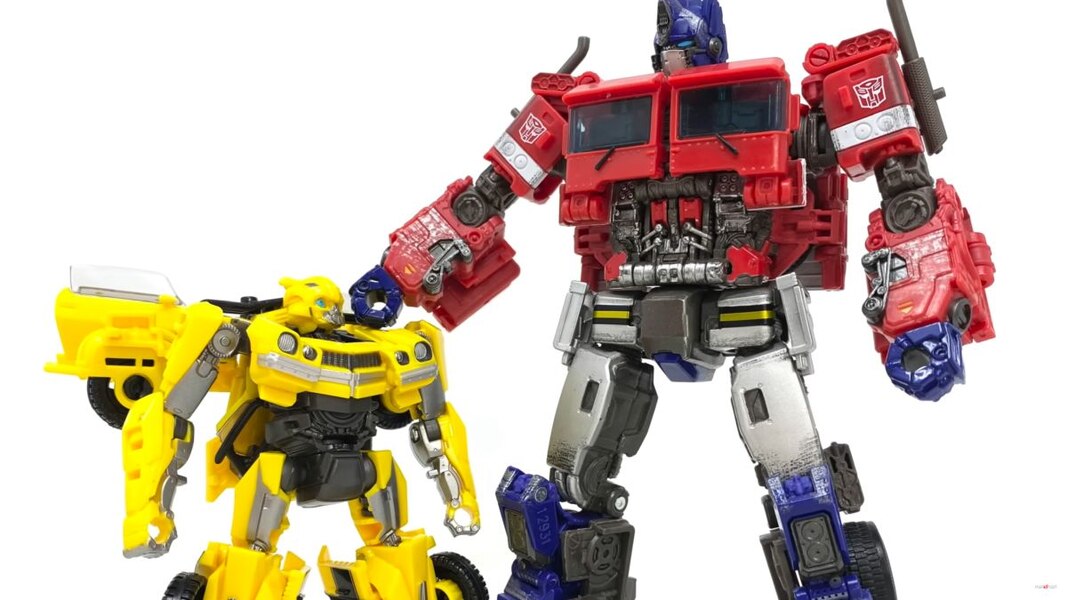 In Hand Image Of Transformers Rise Of The Beasts SS 100 Bumblebee  (1 of 44)